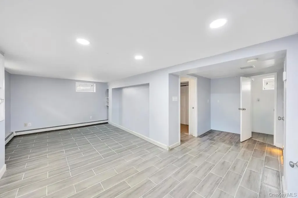 297 Catskill Avenue Lindenhurst NY 11757