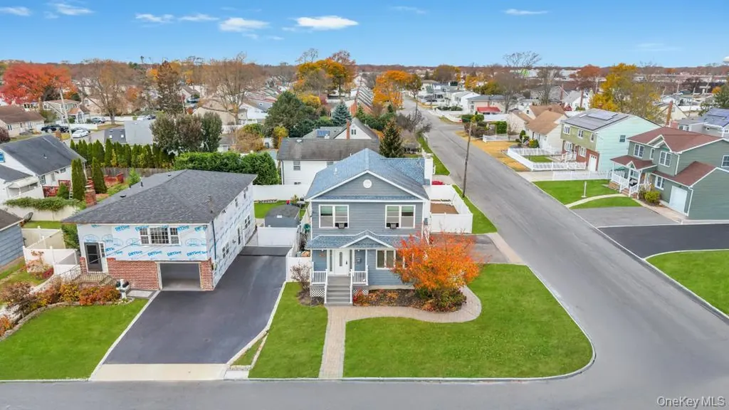 297 Catskill Avenue Lindenhurst NY 11757