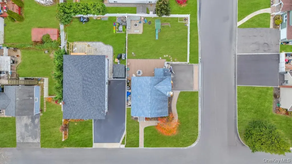 297 Catskill Avenue Lindenhurst NY 11757