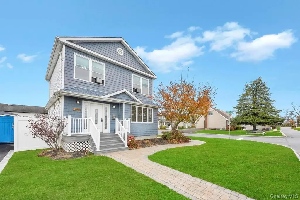 297 Catskill Avenue Lindenhurst NY 11757