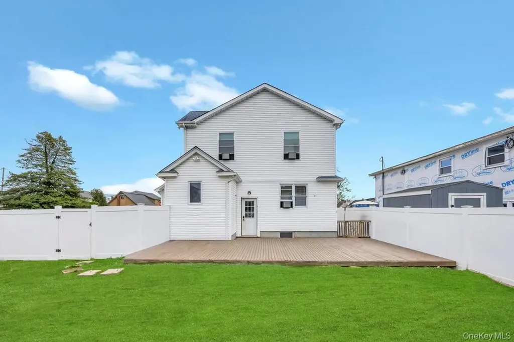 297 Catskill Avenue Lindenhurst NY 11757