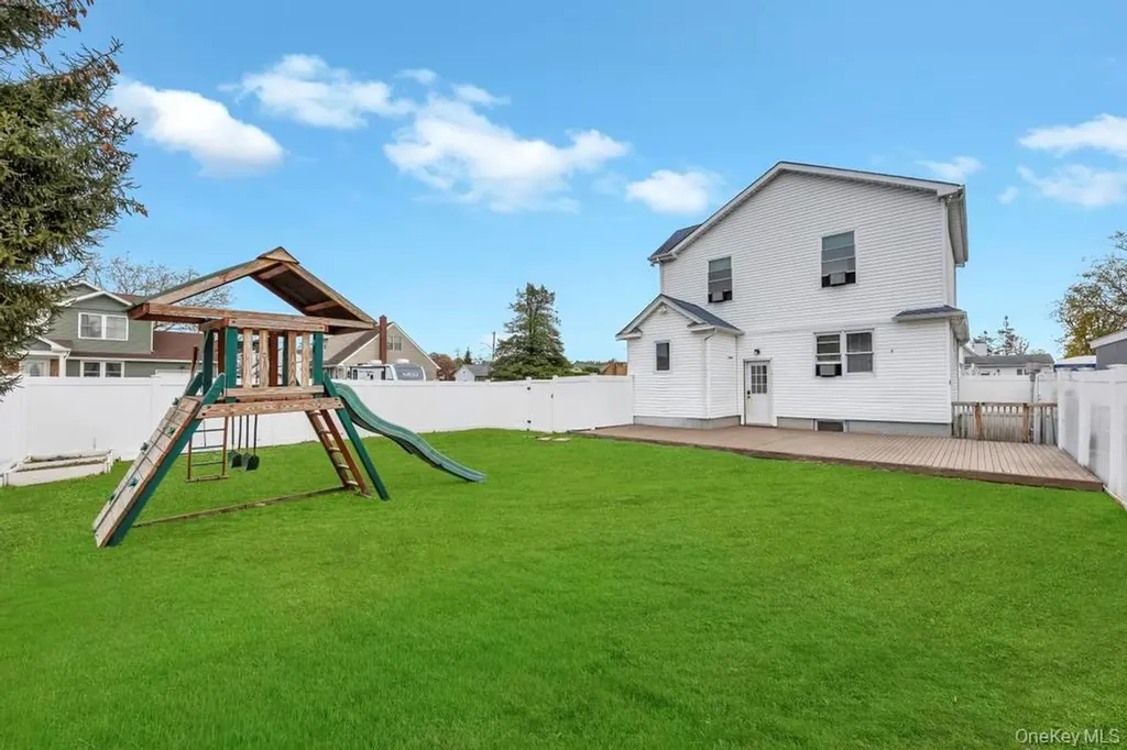 297 Catskill Avenue Lindenhurst NY 11757