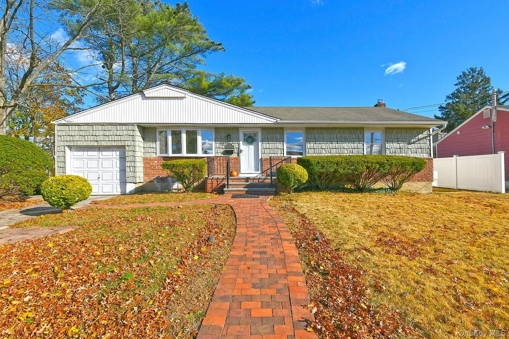 7 Stephen Drive Farmingdale NY 11735