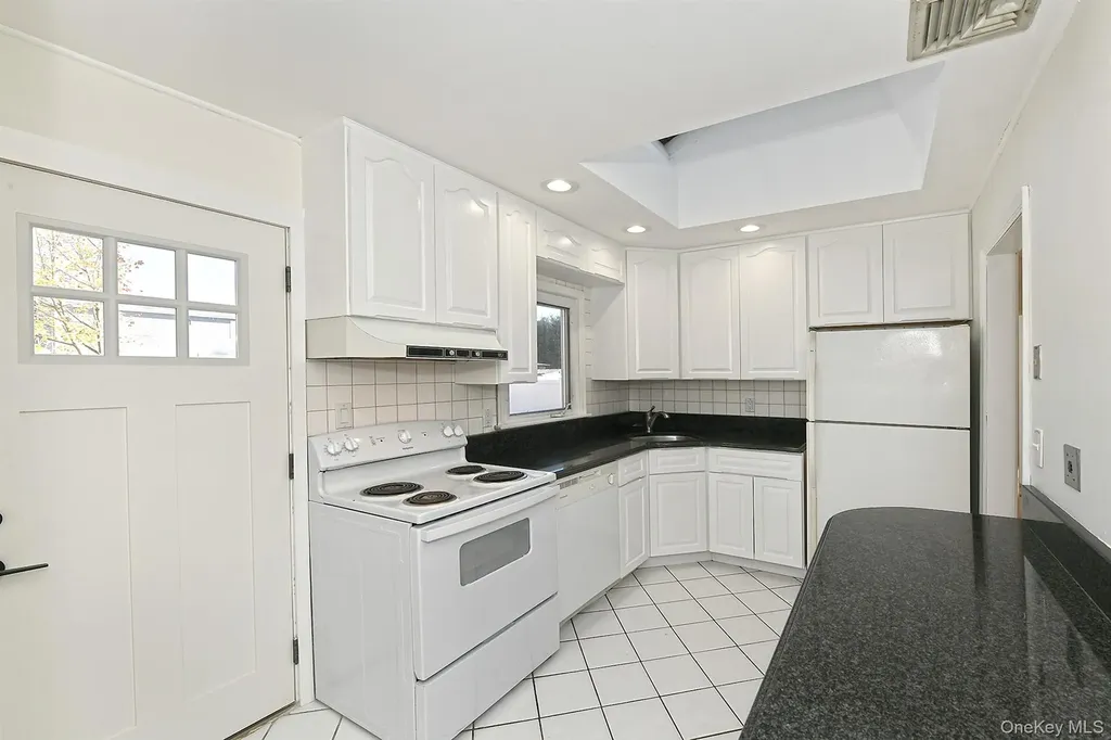 7 Stephen Drive Farmingdale NY 11735