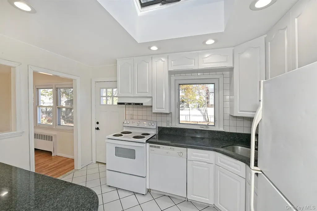 7 Stephen Drive Farmingdale NY 11735