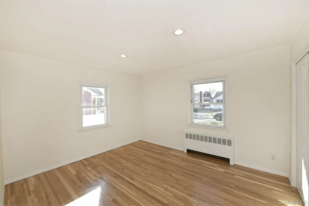 7 Stephen Drive Farmingdale NY 11735