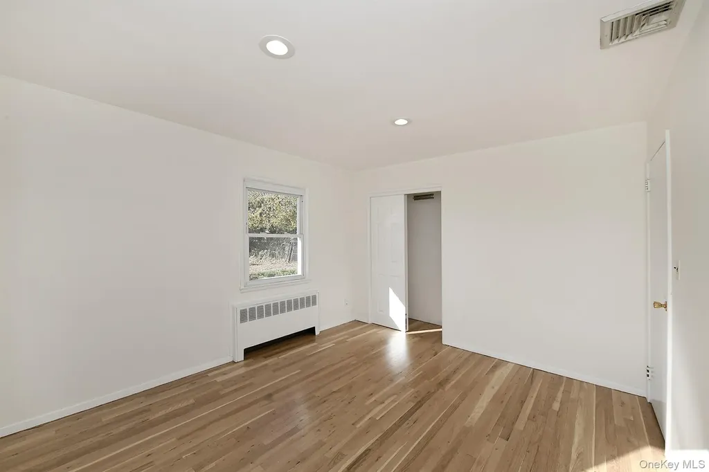 7 Stephen Drive Farmingdale NY 11735
