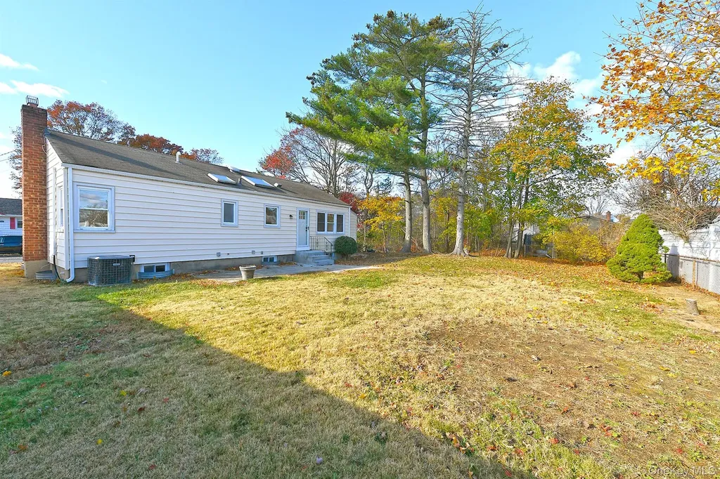 7 Stephen Drive Farmingdale NY 11735