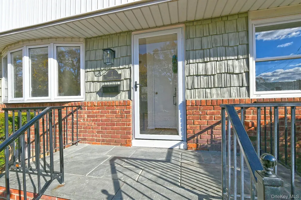 7 Stephen Drive Farmingdale NY 11735