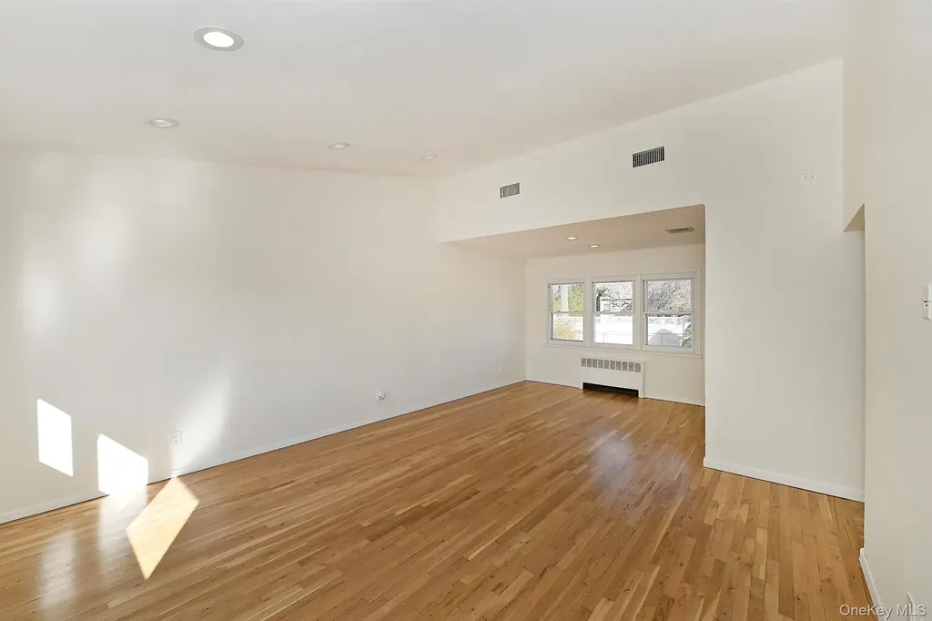 7 Stephen Drive Farmingdale NY 11735