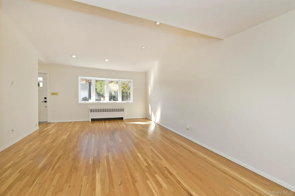 7 Stephen Drive Farmingdale NY 11735