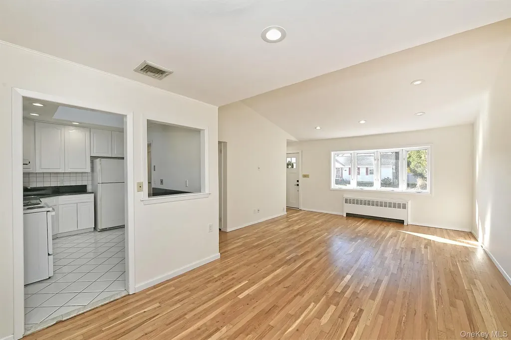 7 Stephen Drive Farmingdale NY 11735
