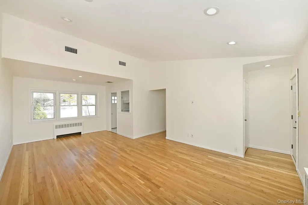 7 Stephen Drive Farmingdale NY 11735
