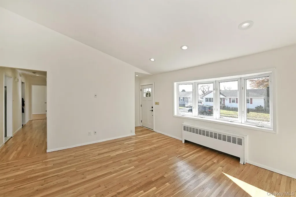 7 Stephen Drive Farmingdale NY 11735