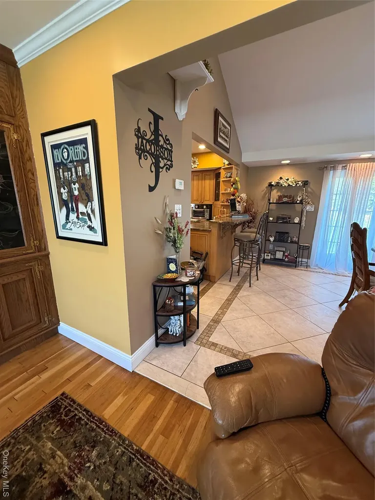 6 Lee Place Old Bethpage NY 11804