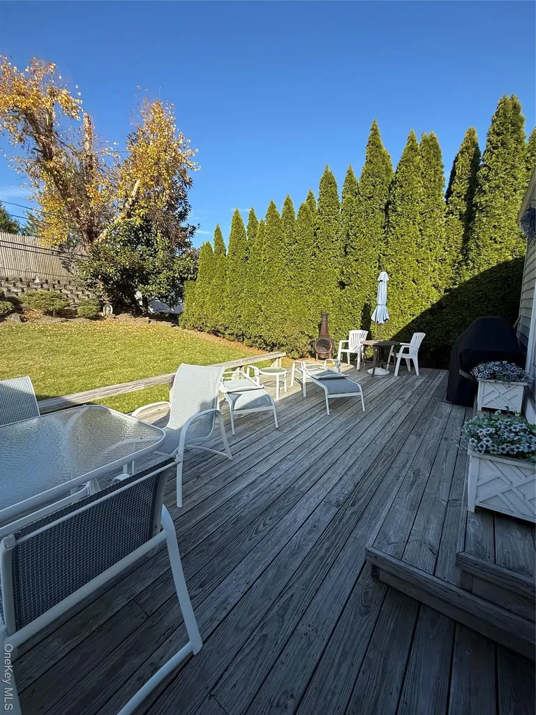 6 Lee Place Old Bethpage NY 11804
