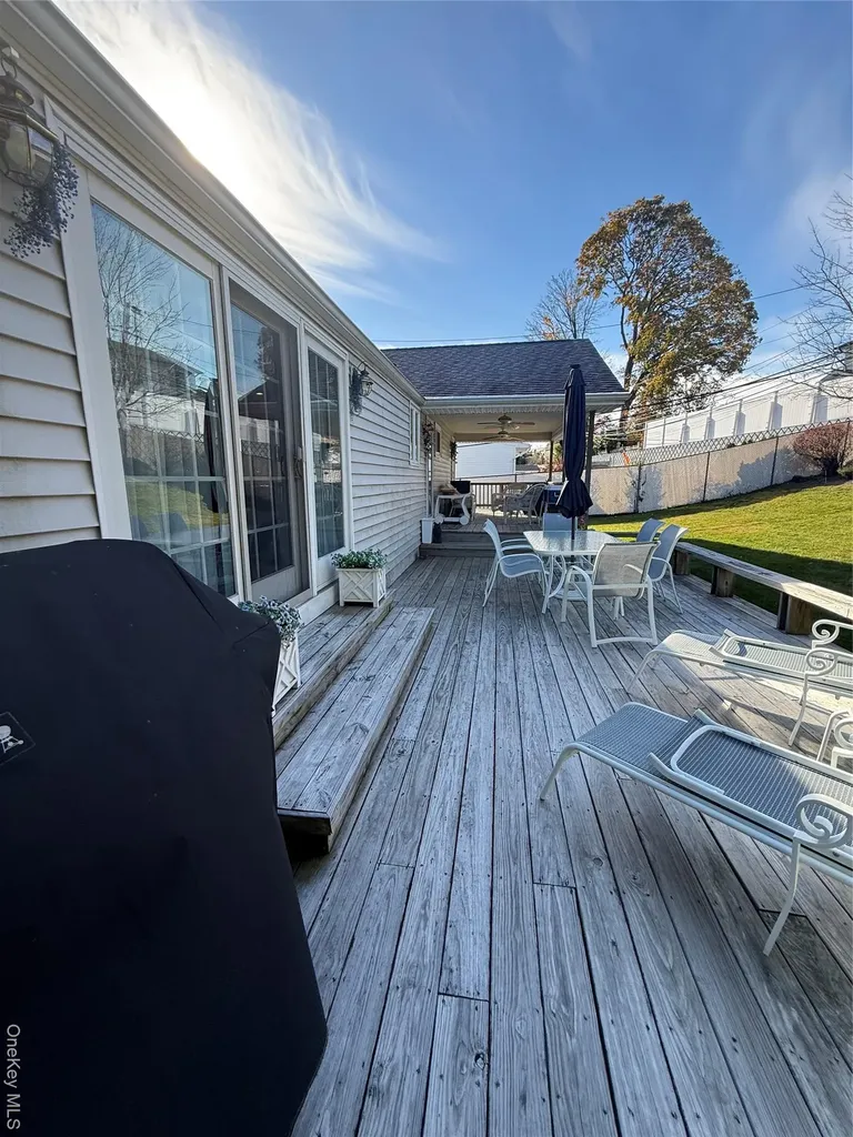 6 Lee Place Old Bethpage NY 11804