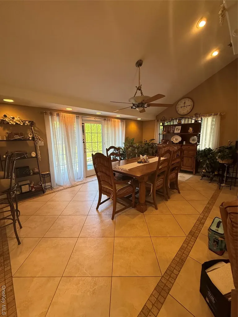 6 Lee Place Old Bethpage NY 11804