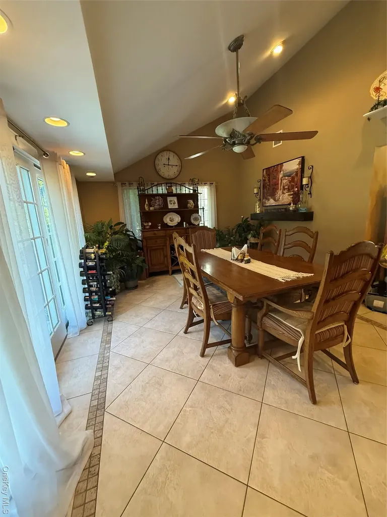 6 Lee Place Old Bethpage NY 11804