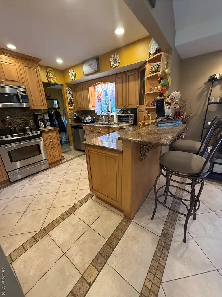 6 Lee Place Old Bethpage NY 11804