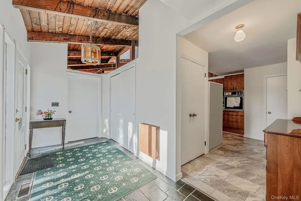 10 Sylvan Lane Miller Place NY 11764
