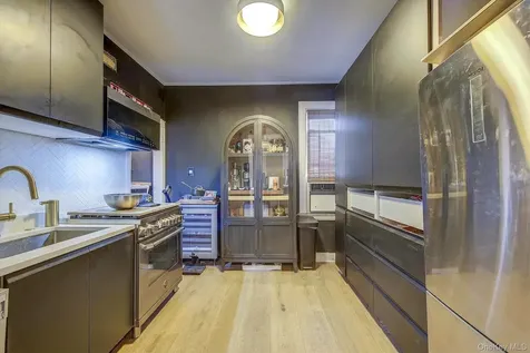 32-33/35/37/39 Steinway Street Astoria NY 11103