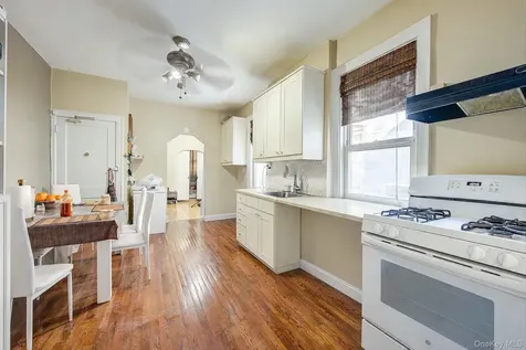 32-33/35/37/39 Steinway Street Astoria NY 11103