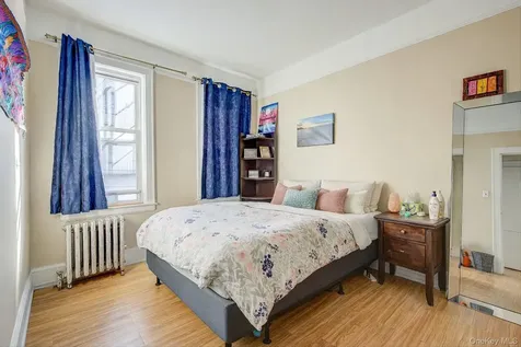 32-33/35/37/39 Steinway Street Astoria NY 11103