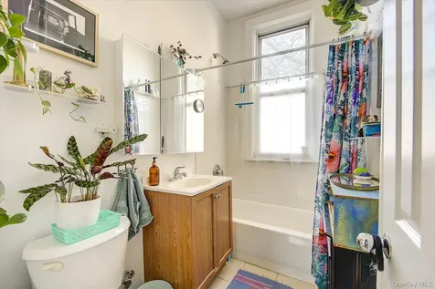 32-33/35/37/39 Steinway Street Astoria NY 11103