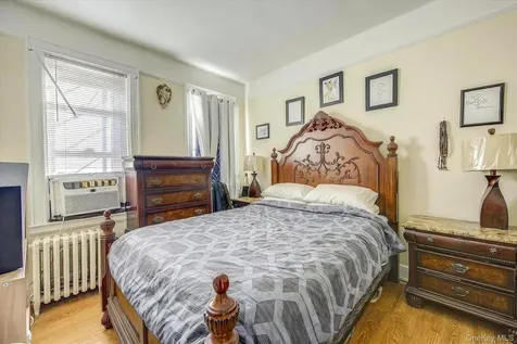 32-33/35/37/39 Steinway Street Astoria NY 11103