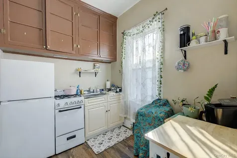 32-33/35/37/39 Steinway Street Astoria NY 11103