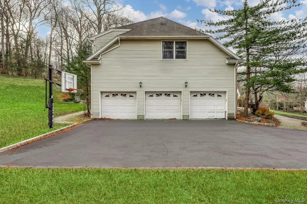 22 Golden Road Suffern NY 10901