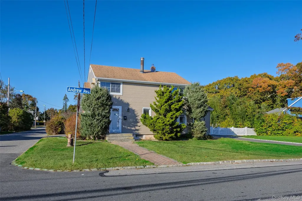 17 Andrew Avenue Islip Terrace NY 11752