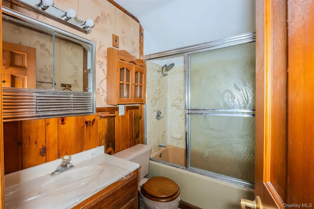 17 Andrew Avenue Islip Terrace NY 11752