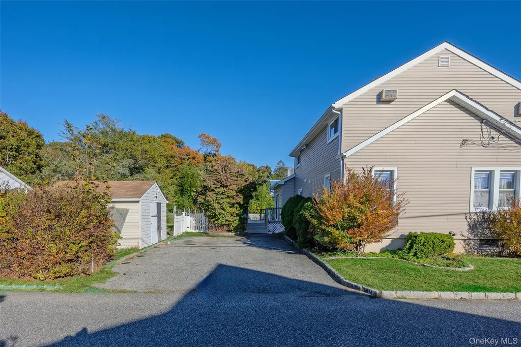17 Andrew Avenue Islip Terrace NY 11752