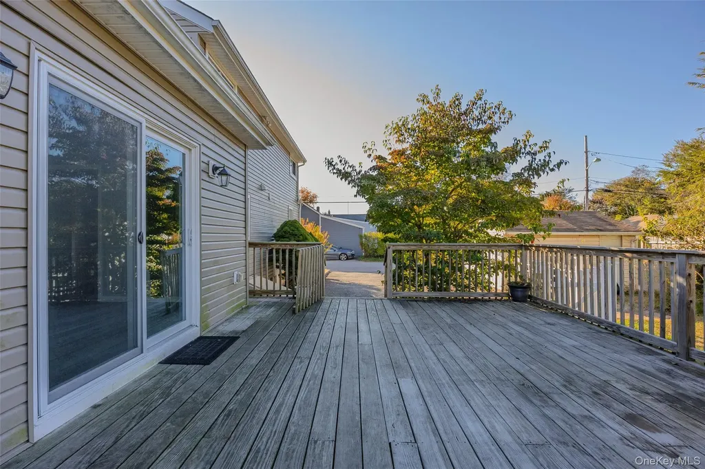 17 Andrew Avenue Islip Terrace NY 11752