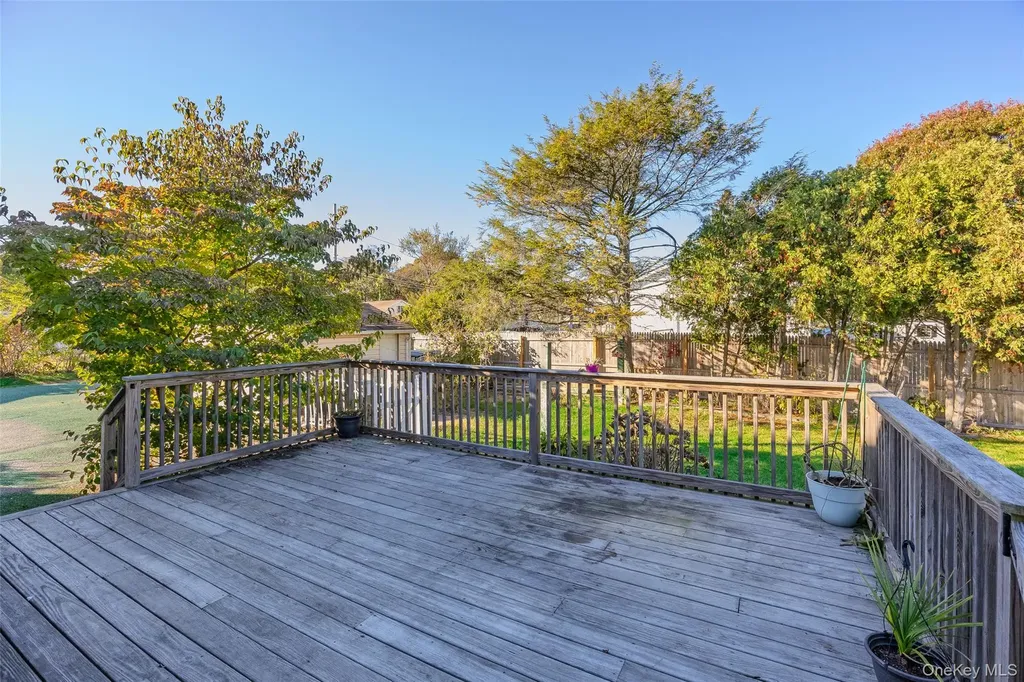 17 Andrew Avenue Islip Terrace NY 11752