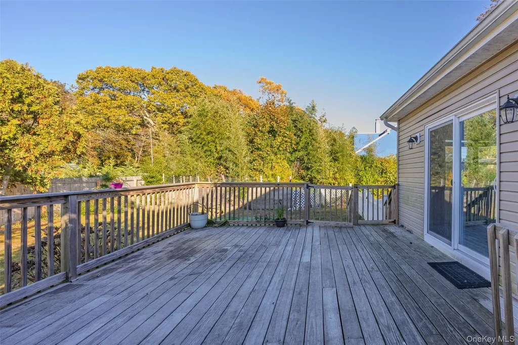 17 Andrew Avenue Islip Terrace NY 11752