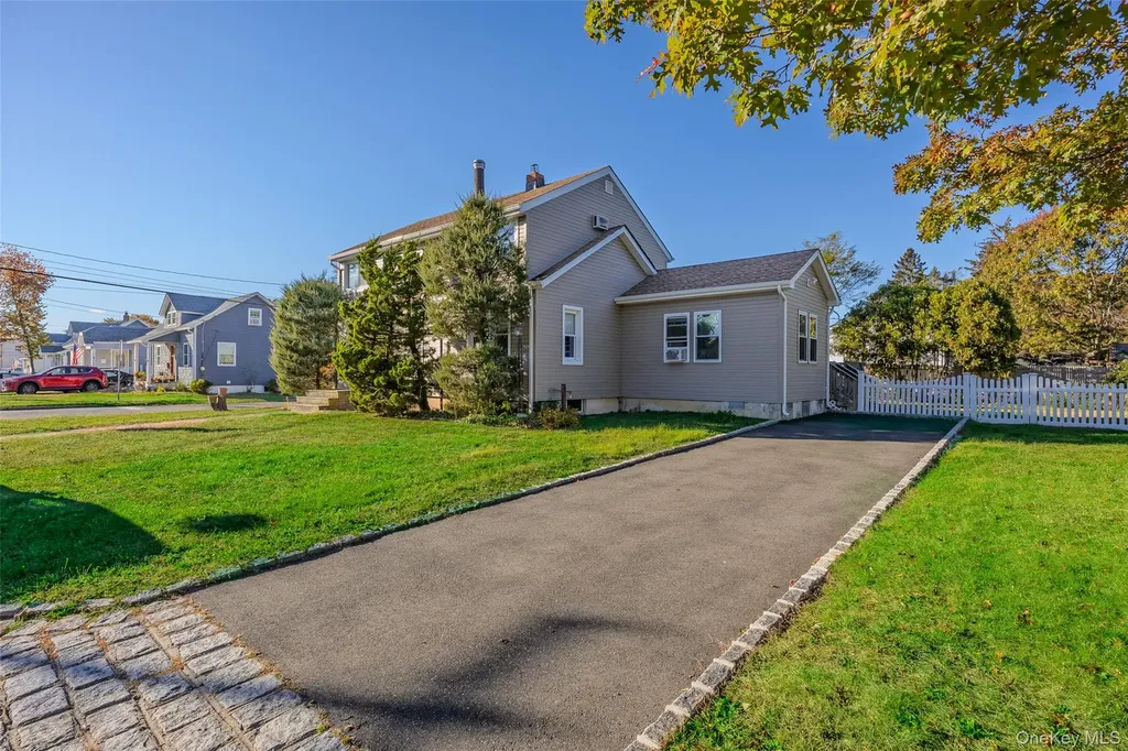 17 Andrew Avenue Islip Terrace NY 11752