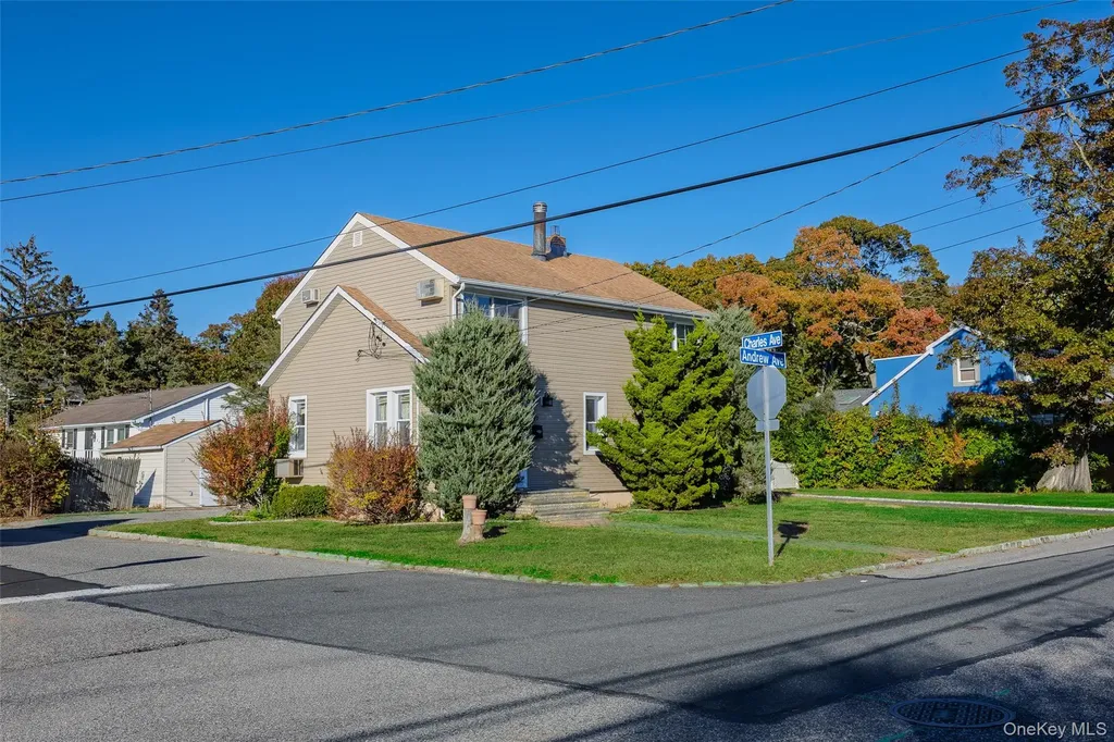 17 Andrew Avenue Islip Terrace NY 11752