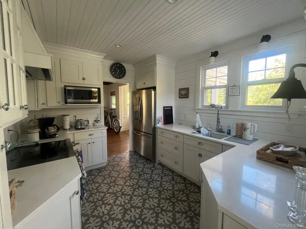 22 Crescent Avenue Seaview NY 11770