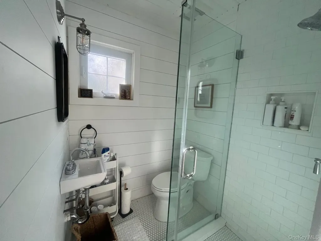 22 Crescent Avenue Seaview NY 11770