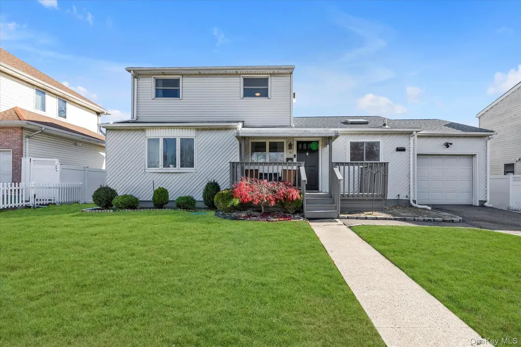 6 Karen Avenue Plainview NY 11803