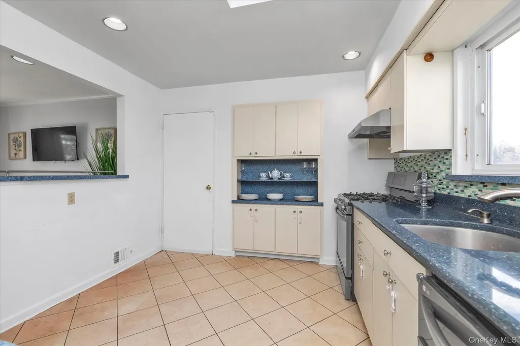 6 Karen Avenue Plainview NY 11803
