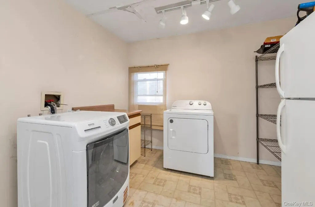 6 Karen Avenue Plainview NY 11803