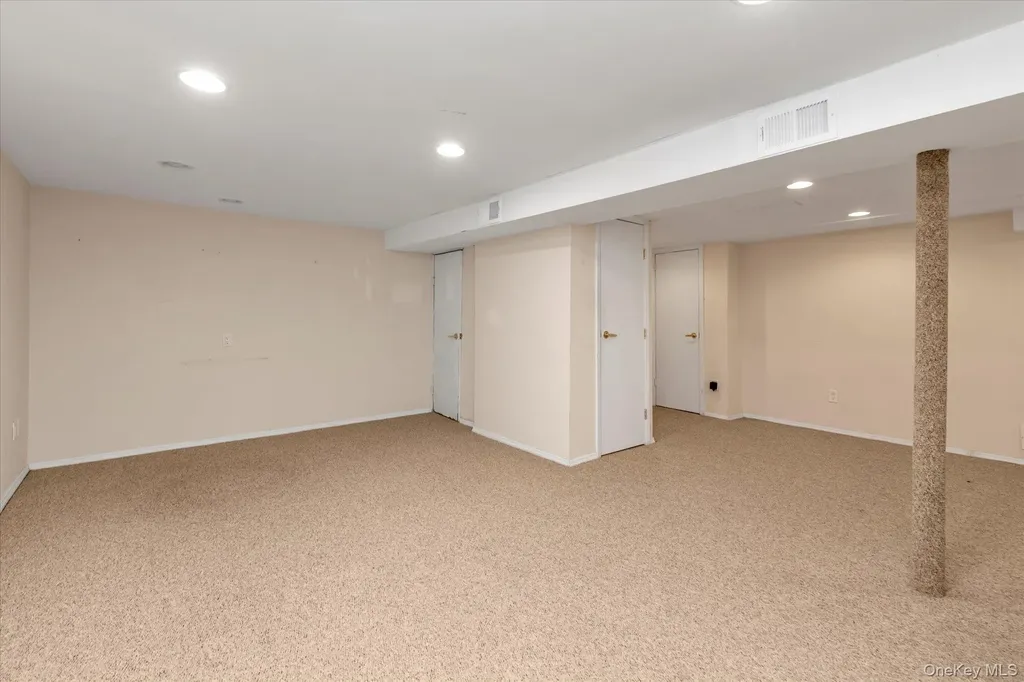 6 Karen Avenue Plainview NY 11803