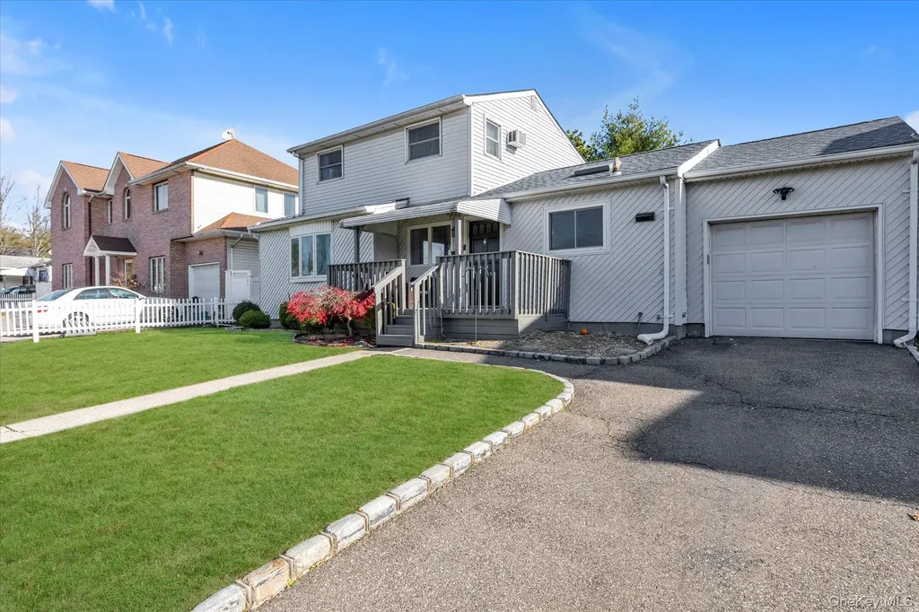 6 Karen Avenue Plainview NY 11803