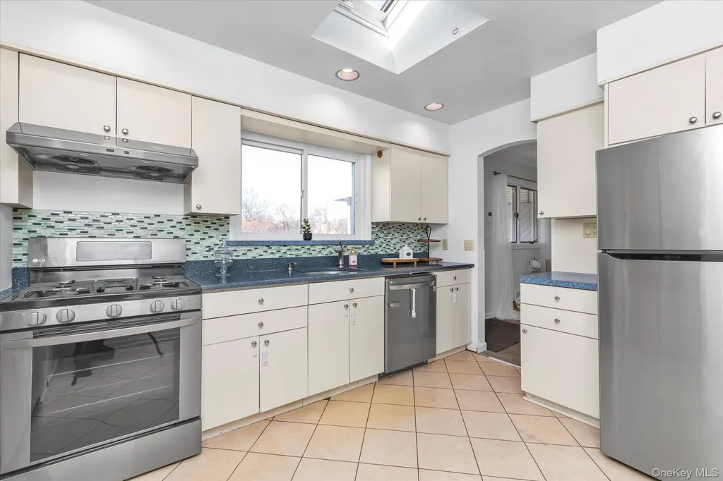 6 Karen Avenue Plainview NY 11803