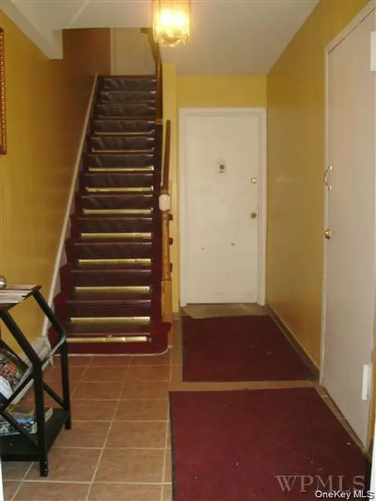 658 E 216th Street Bronx NY 10467