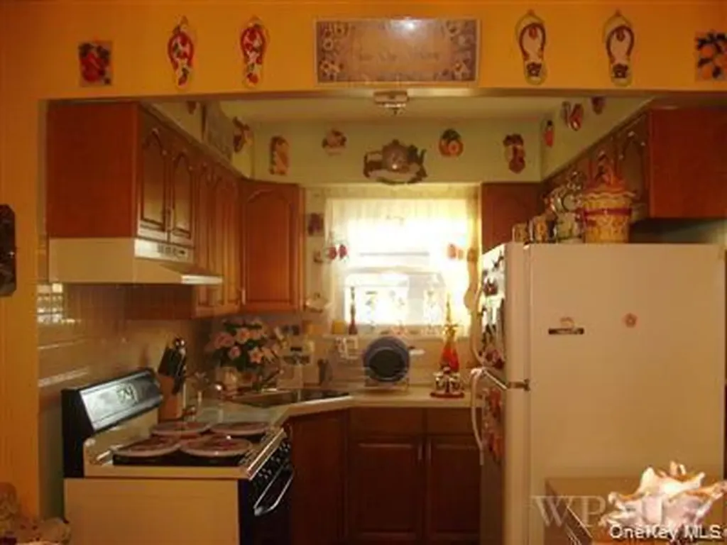 658 E 216th Street Bronx NY 10467